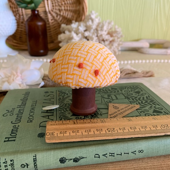 Vintage Mushroom Decor 🍄🟫 - Picture 9 of 10